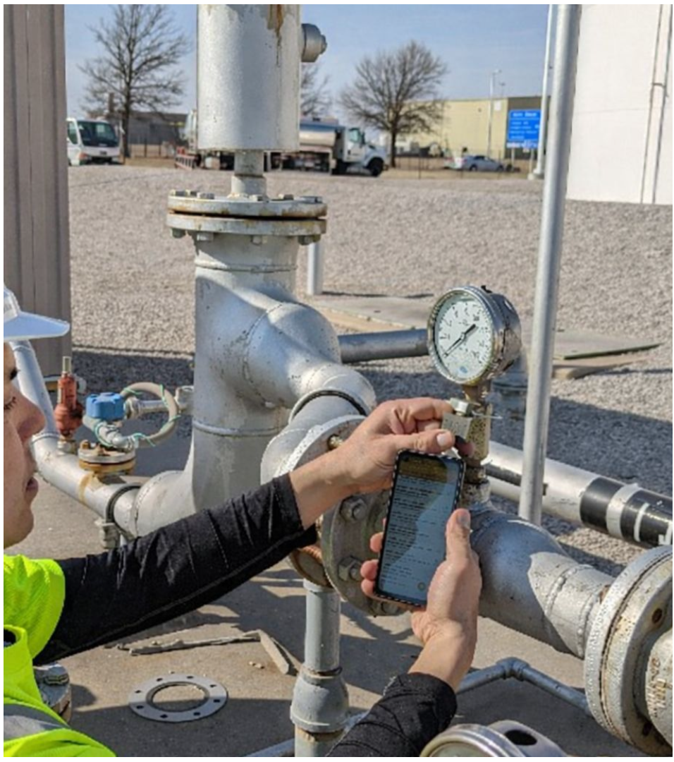 Maintenance Built for Operators - Field worker with mobile device